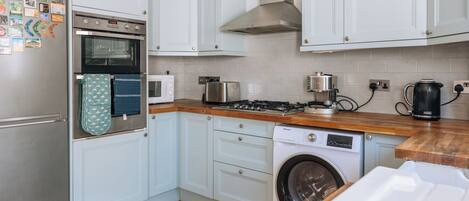 冷蔵庫、電子レンジ、オーブン、食器洗い機