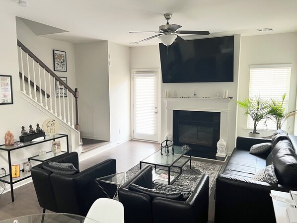 Living area - Welcome to The ZenDen, Your Peaceful ATL Retreat (Atlanta)