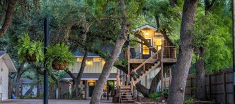 River Haven Treehouse w/Hot Tub by Gruene!