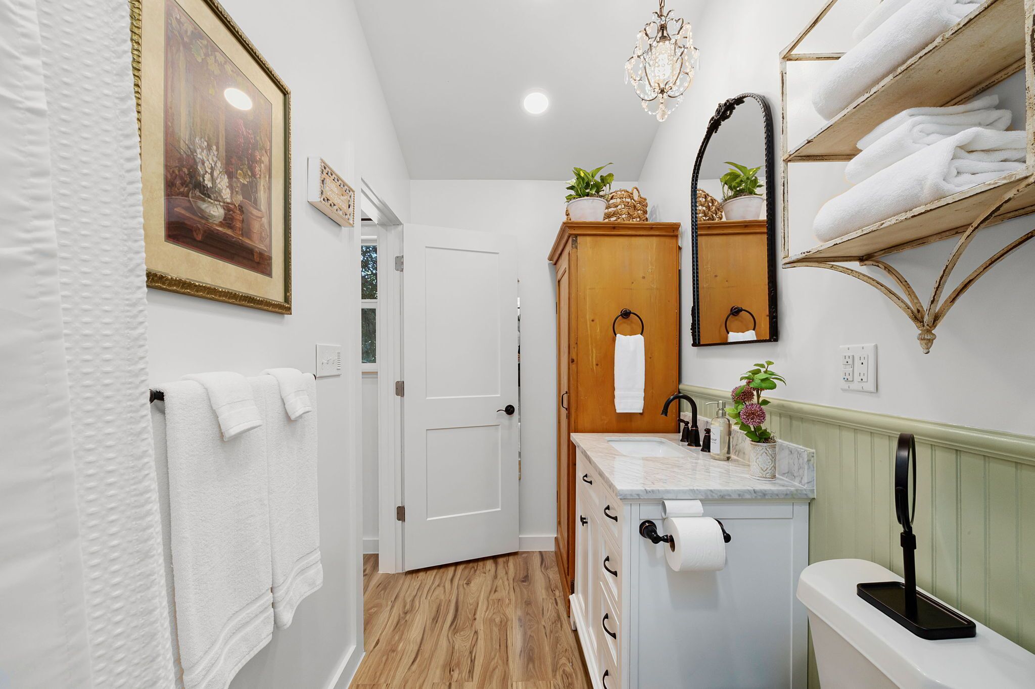 浴缸、吹风机、毛巾、肥皂