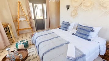 16 bedrooms, iron/ironing board, WiFi, bed sheets