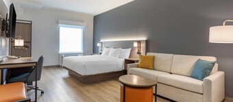 Comfort Inn & Suites Newark Liberty International Airport
