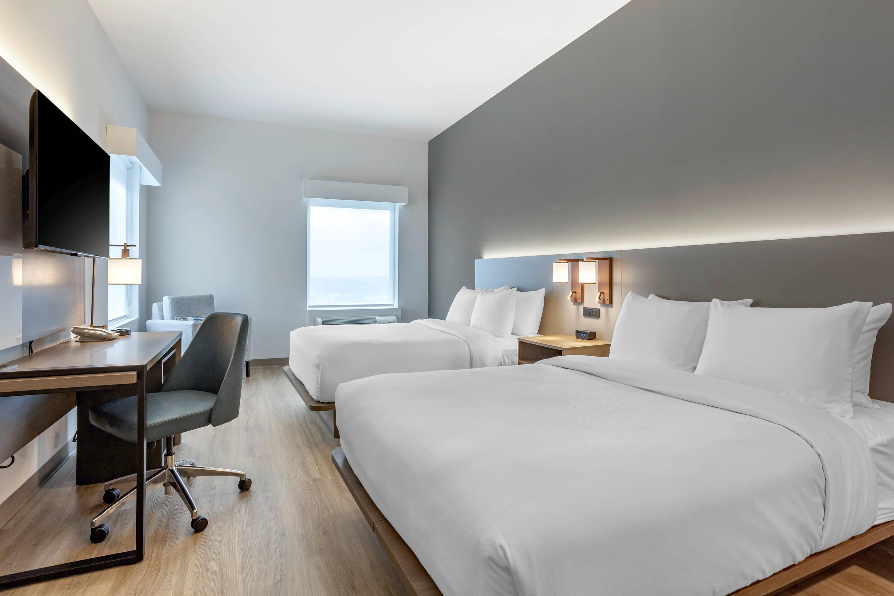 Habitación, 2 camas de matrimonio, accesible para personas con discapacidad, no fumadores | Ropa de cama de alta calidad y escritorio