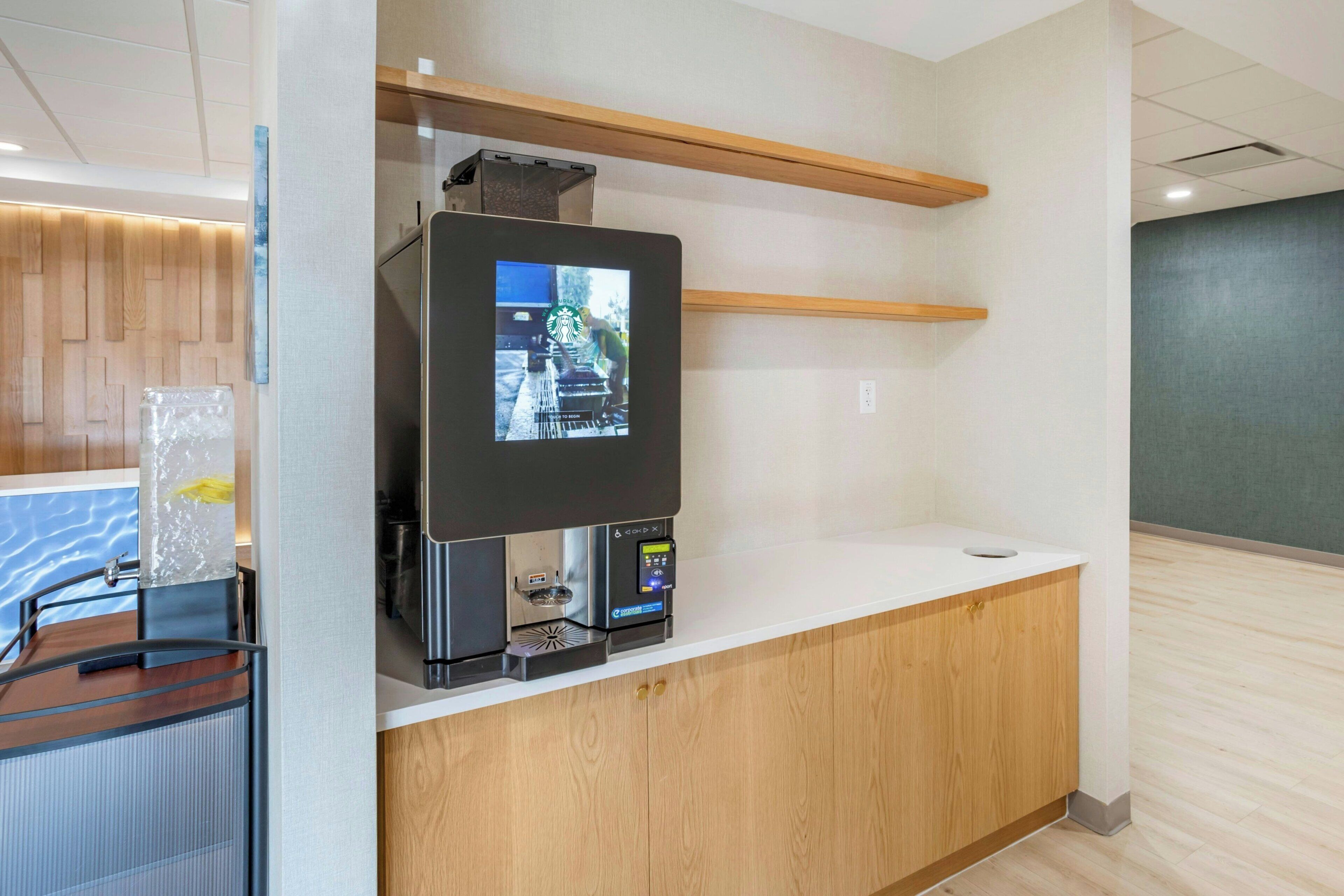 Foto - Comfort Inn & Suites Newark Liberty International Airport