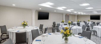 Four Points by Sheraton Newark Airport