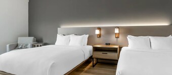 Comfort Inn & Suites Newark Liberty International Airport