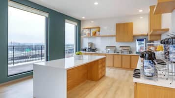 Bao gồm bữa sáng buffet hàng ngày