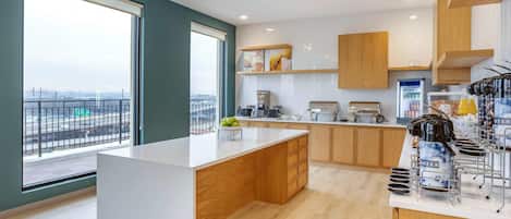 Buffet déjeuner gratuit tous les jours