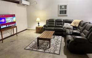 Smart TV, books - Lake Daze Retreat at Kirby ~ Lake Greeson~ (Kirby)