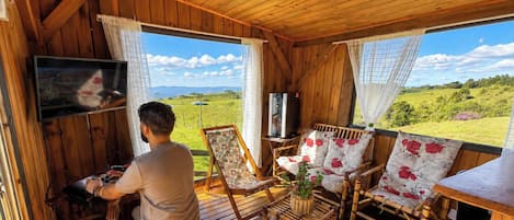 Honeymoon Chalet, Jetted Tub, Mountain View | Outdoor dining