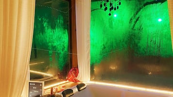 Chalé lua de mel, banheira de hidromassagem, vista para a montanha | Banheira de hidromassagem particular