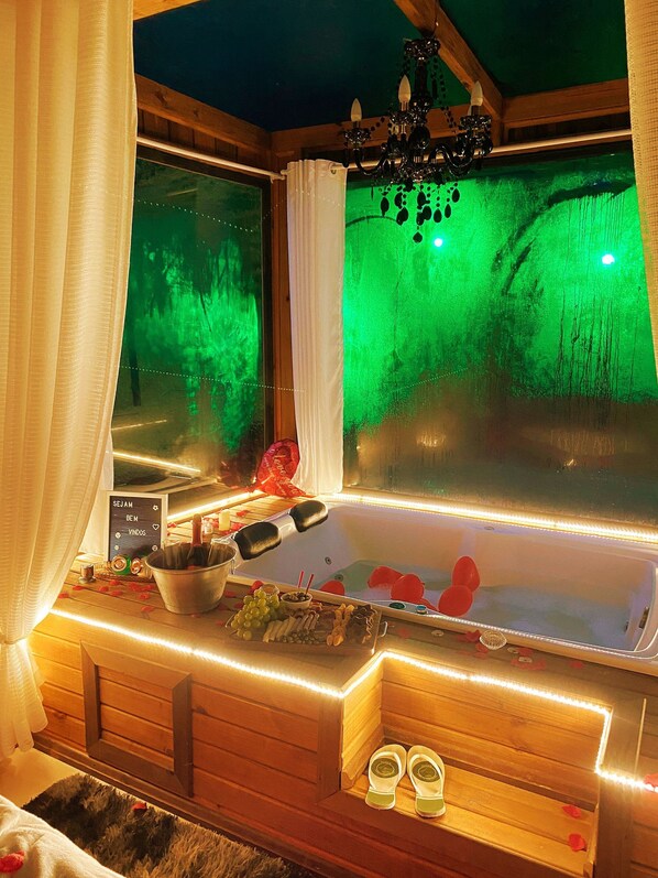 Honeymoon-Chalet, Whirlpool, Bergblick | Eigener Whirlpool