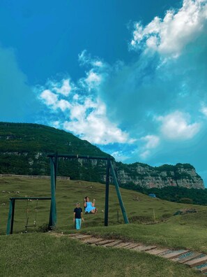 蜜月小木屋, 按摩浴缸, 山景 | 客廳 | 32 吋電視連數碼電視頻道