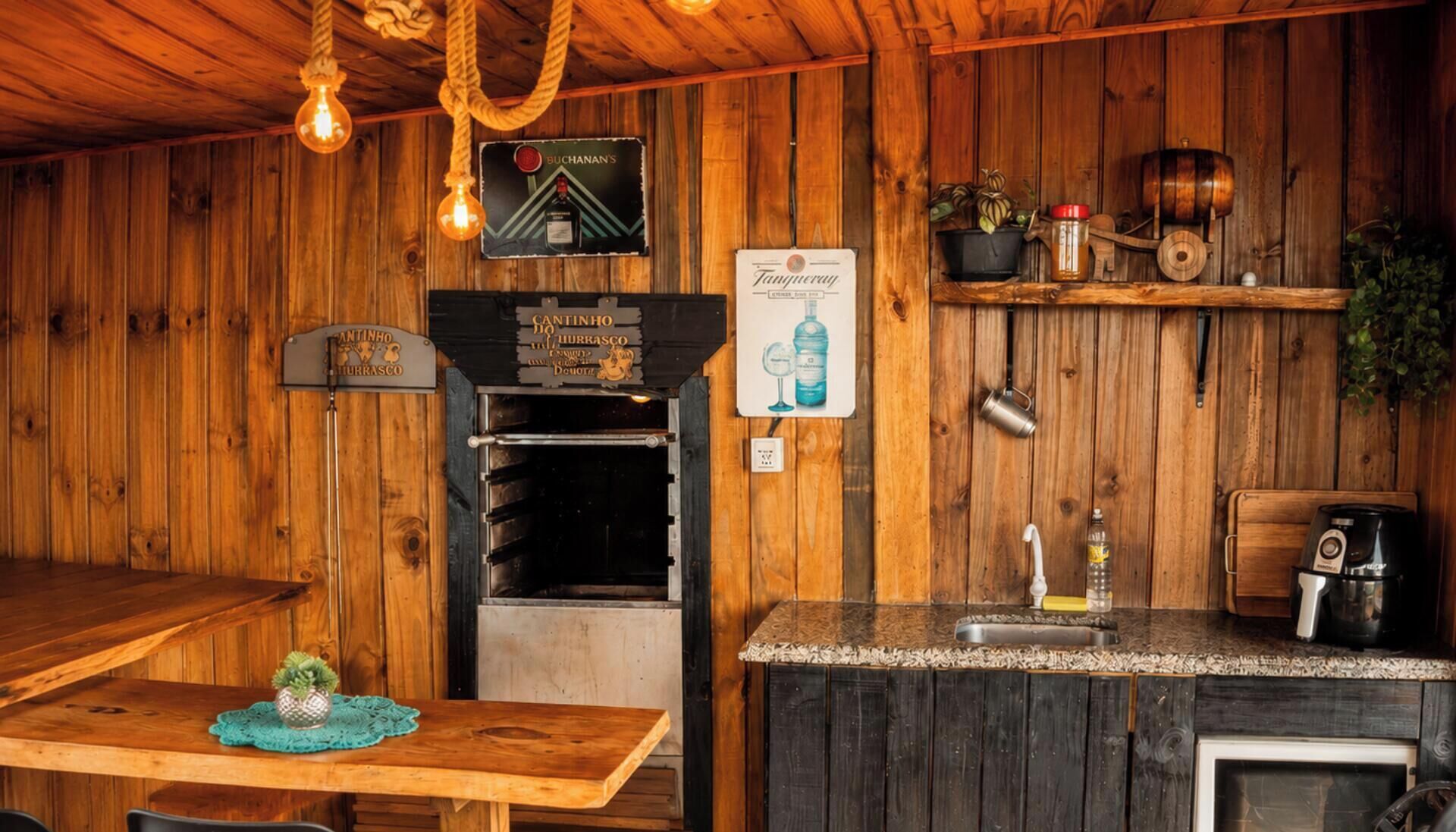 Chalet de luna de miel, bañera de hidromasaje, vistas a la montaña | Restauración