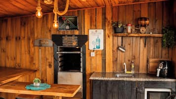 Chalet de luna de miel, bañera de hidromasaje, vistas a la montaña | Restauración