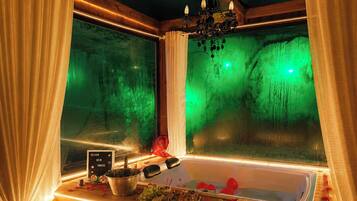 Indoor spa tub