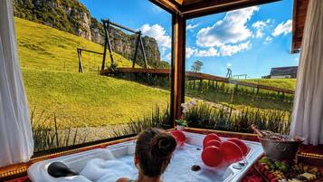 Honeymoon Chalet, Jetted Tub, Mountain View | Private spa tub