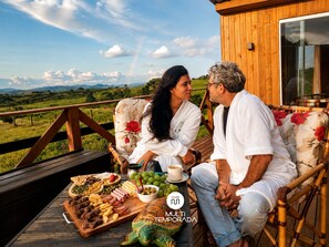Honeymoon Chalet, Jetted Tub, Mountain View | Outdoor dining - Refúgio Serra da Tartaruga (Alfredo Wagner)