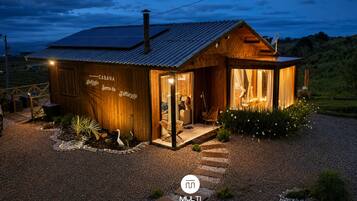 Chalet de luna de miel, bañera de hidromasaje, vistas a la montaña | Exterior