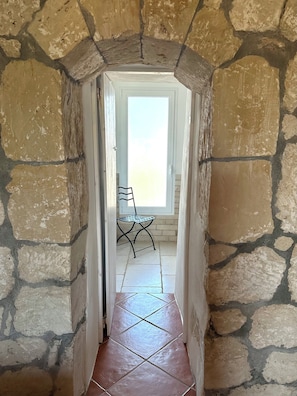 Interior - Apulian Trullo - "Pajara" Contrada Morusi (Puglia)
