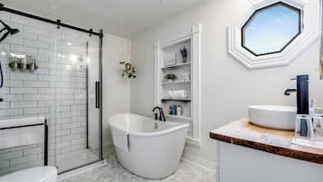 Comfort Suite, 1 Queen Bed, Bathtub | Egyptian cotton sheets, premium bedding, free WiFi, bed sheets