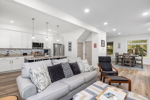 Midterm Rental - 1 Mi from Wash U & Pet Friendly