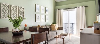 Downtown TC Townhouse - Close to Beach