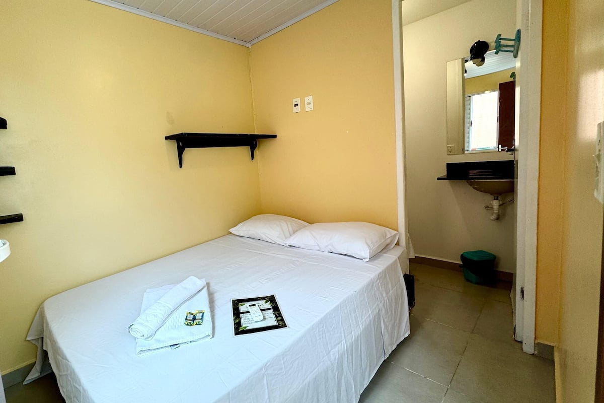 Economy Room | Free WiFi, bed sheets