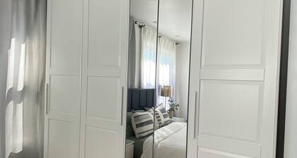 PET friendly - Sunny 1 Bedroom Apartment ,