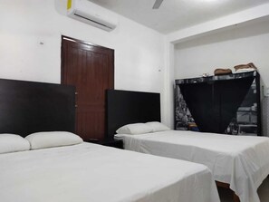1 habitación, tabla de planchar con plancha, wifi y ropa de cama