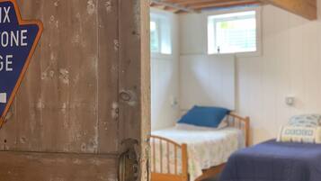 2 bedrooms, desk, free WiFi, bed sheets