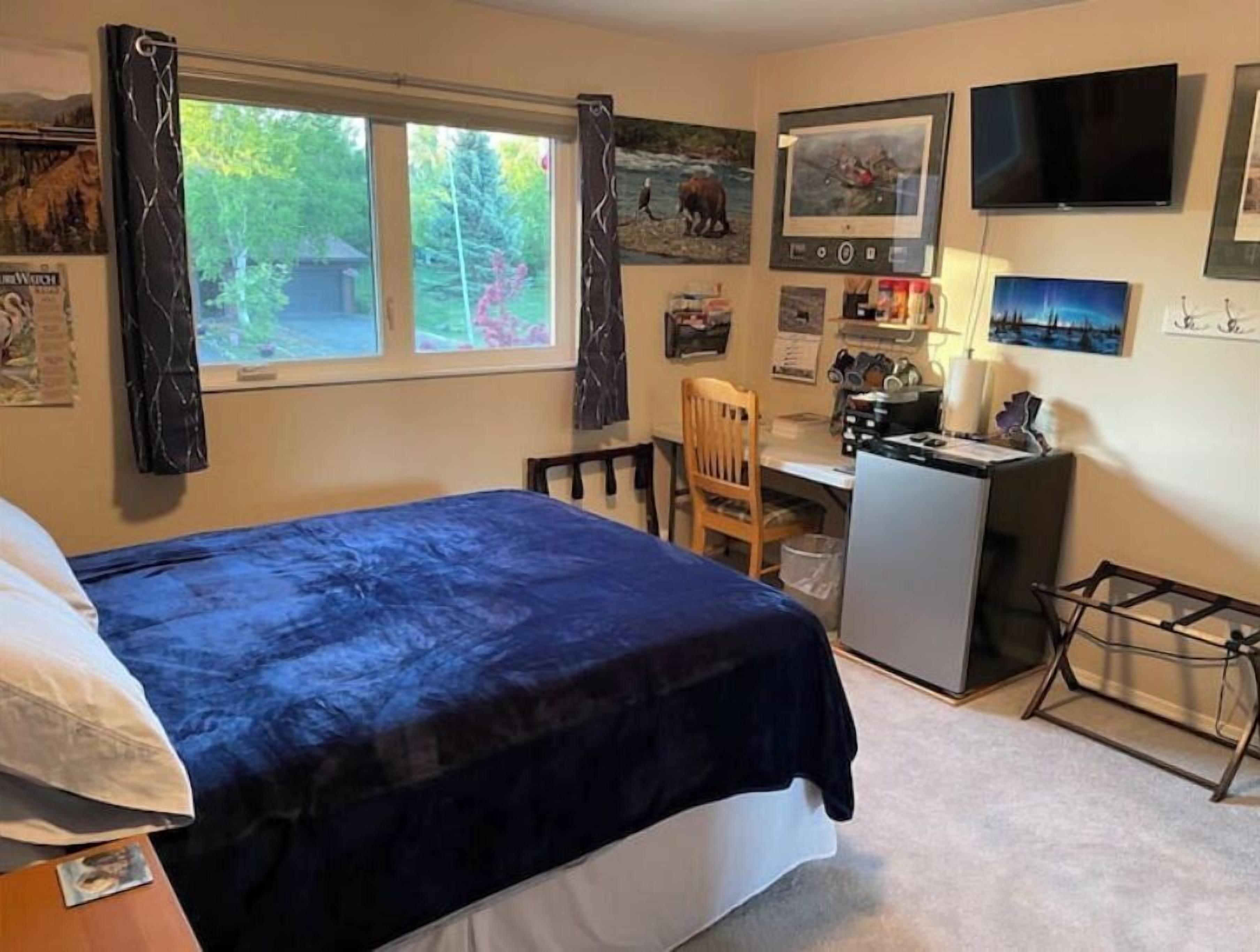 Private peaceful home with a queen room for rent