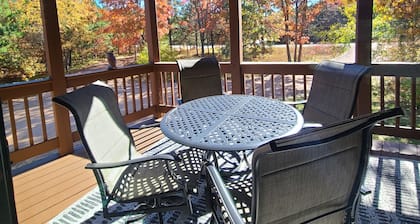 Big Bay Lodge - Family Vacation Home - Across the street from Petenwell Lake