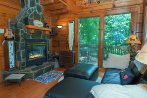 Smart-TV, Kamin, Bücher