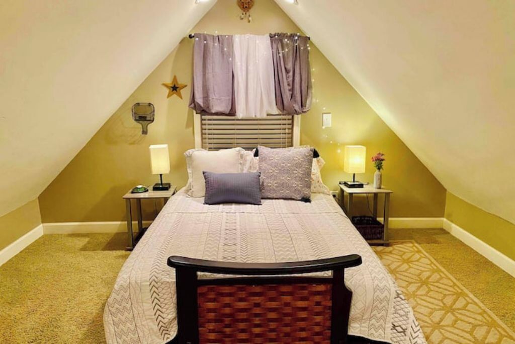 2 bedrooms, iron/ironing board, travel crib, free WiFi