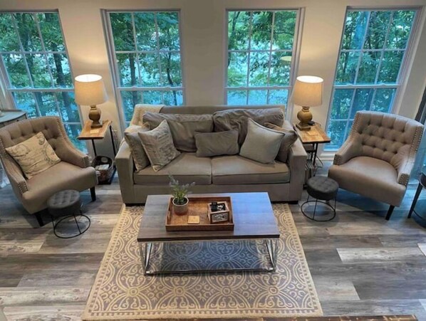 Smart TV, fireplace, DVD player, books