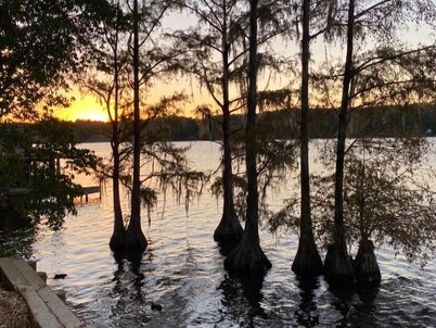 Gorgeous Lake House -Sunkissed on Gantt Lake