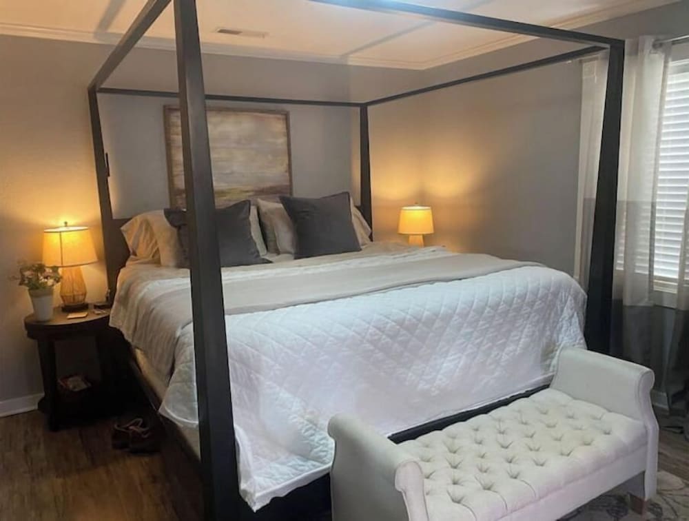 Lake House! Sunkissed on Gantt Lake Covington County Vrbo