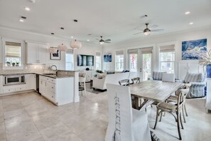 House, Multiple Beds, Patio, Garden View | Private kitchen | Fridge, microwave, oven, stovetop - Green Wave (Panama City Beach)