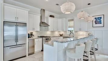 House, Multiple Beds, Patio, Garden View | Private kitchen | Fridge, microwave, oven, stovetop