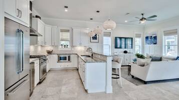 House, Multiple Beds, Patio, Garden View | Private kitchen | Fridge, microwave, oven, stovetop