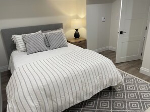 2 chambres, fer et planche à repasser, Wi-Fi, draps fournis