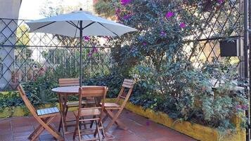 Habitación doble Deluxe | Terraza o patio