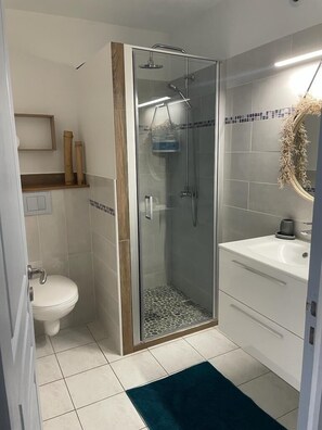 Shower, hair dryer, towels, toilet paper - Sous les Tropiquesvue mer (Les Trois-Îlets)