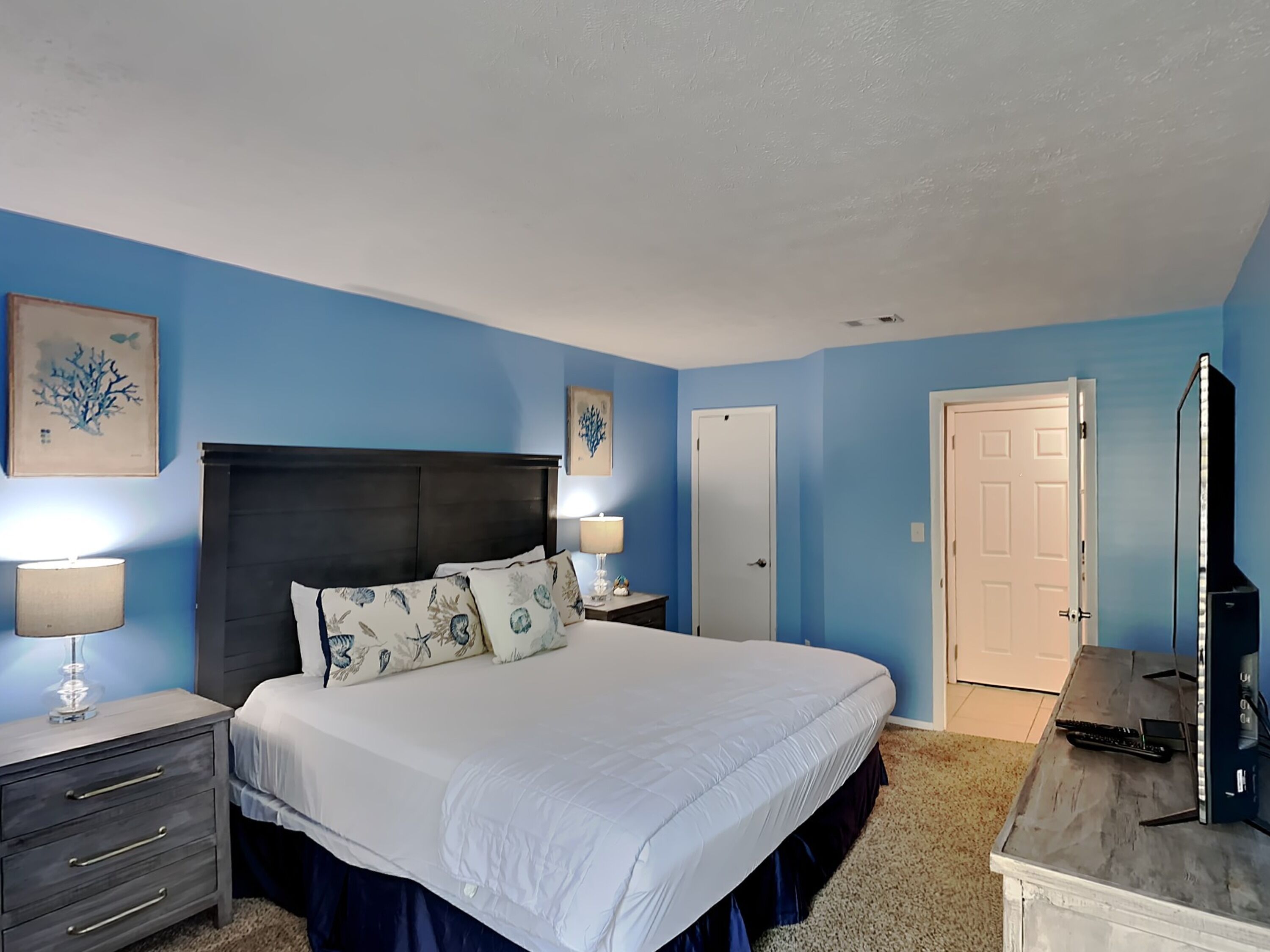 Condo, 1 cama King size y sofá cama, balcón | 1 habitación, decoración personalizada y muebles diferentes 