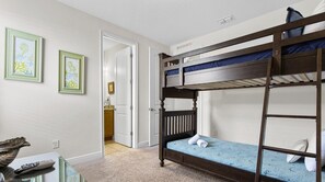 8 Schlafzimmer, Bügeleisen/Bügelbrett, Reisekinderbett, WLAN