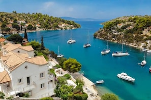 House | 5 bedrooms - Villa Karmen - Luxury Seafront - H 10 1 (Milna)