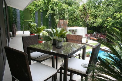 Single house in Cuernavaca, modern, spacious, very well equipped, heated swimming pool