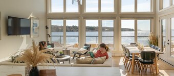 Dreamy Oceanfront Escape Hot tub & Sauna