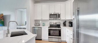 Bonita Beach Bungalow! BRAND NEW BUILD! Cozy, Private & Close to beach! 